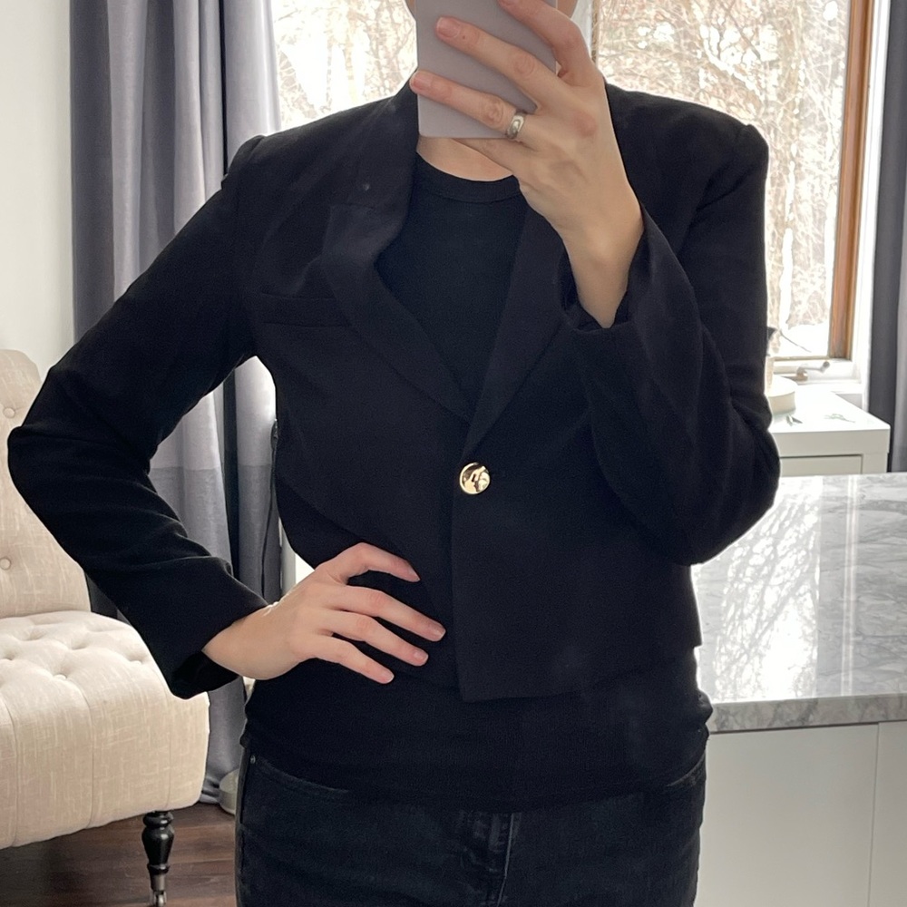 New! Truth Short Black Long Sleeve Suit Blazer with single Gold button. Size 6